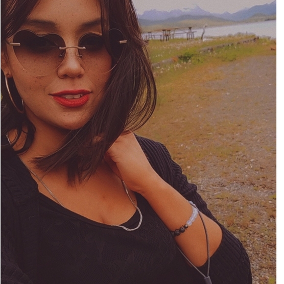 Meet your Posher, Tamara - Picture 2 of 2